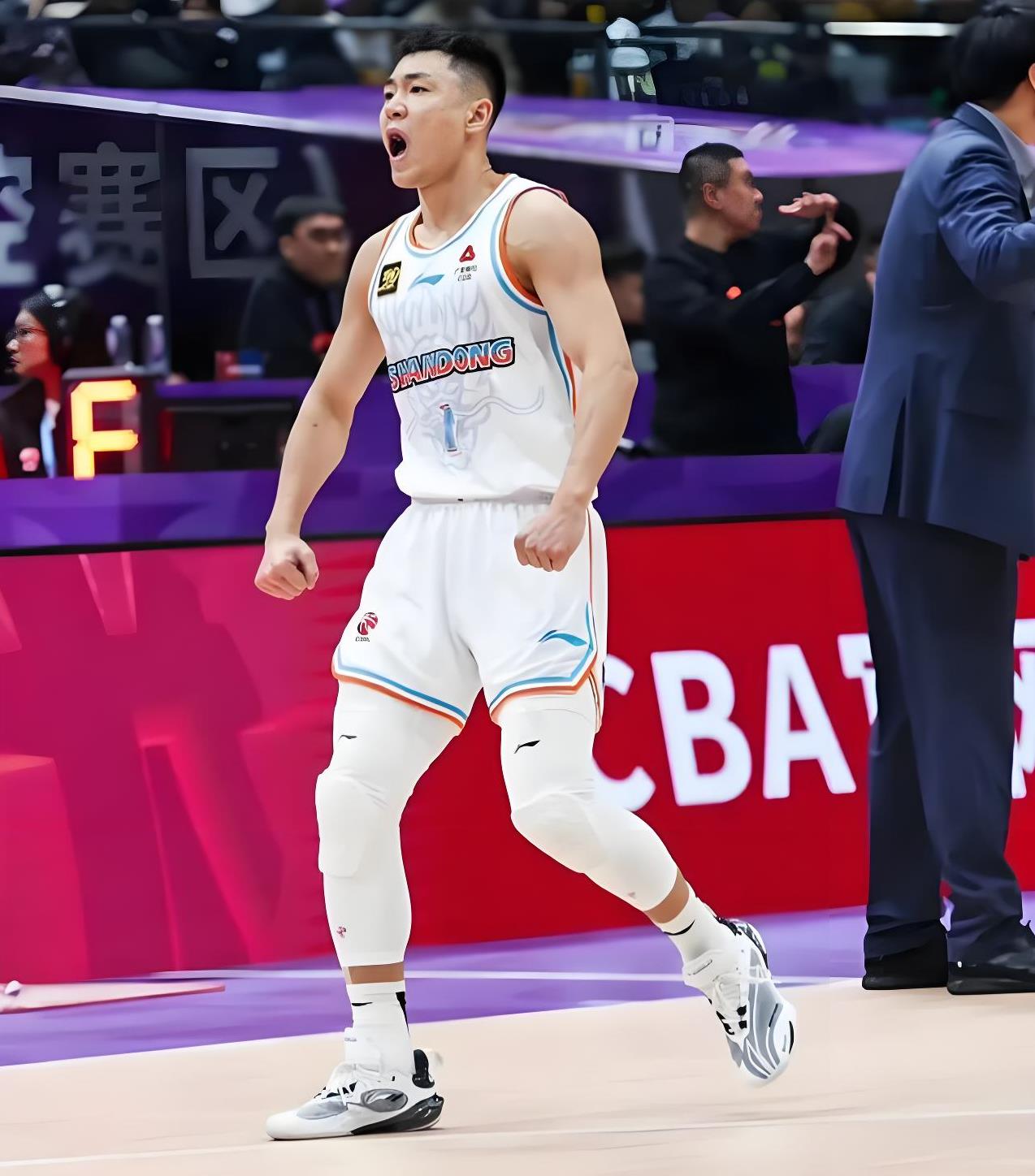 包含欧冠赛程吃紧；山东男篮赛前队长鼓劲；质疑声仍在；年轻球员得到机会的词条爱游戏官网